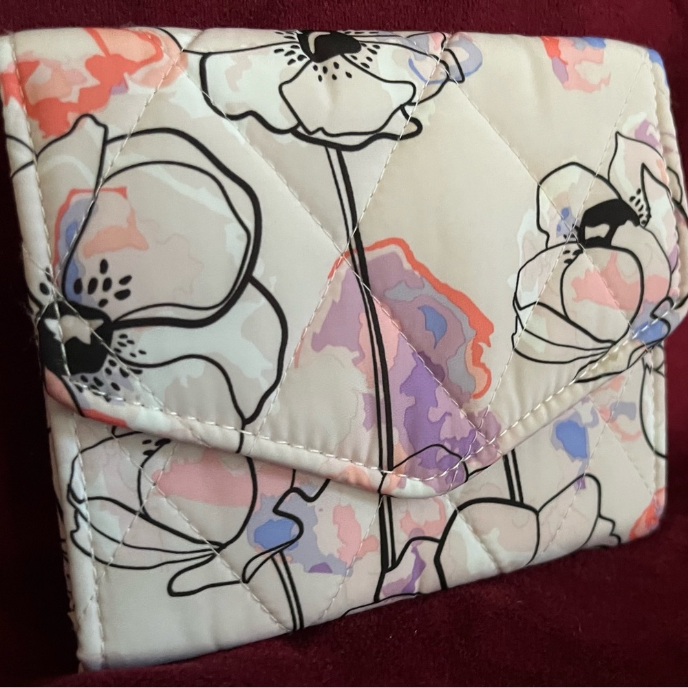 *New no tag, Vera Bradley Ultralight RFID Mini Tri-fold “Anemone Watercolor”
